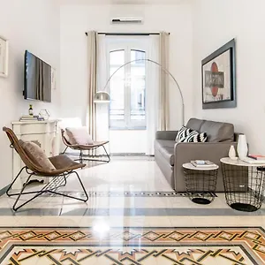 Apartament Modern Comfort, Poetic Charm